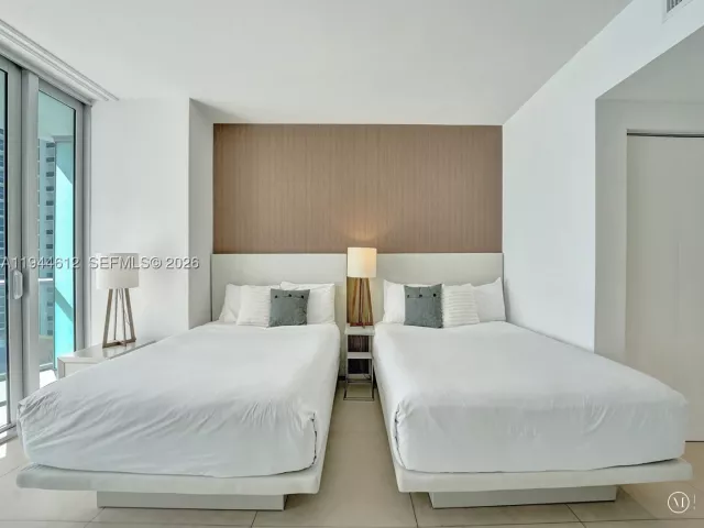 3-bedroom condo for rent in Hollywood - 4111 S Ocean Dr 1201 - MondialRealty