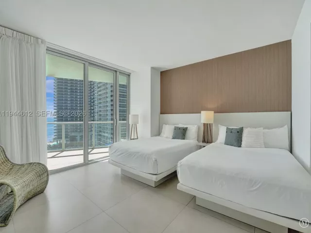 3-bedroom condo for rent in Hollywood - 4111 S Ocean Dr 1201 - MondialRealty