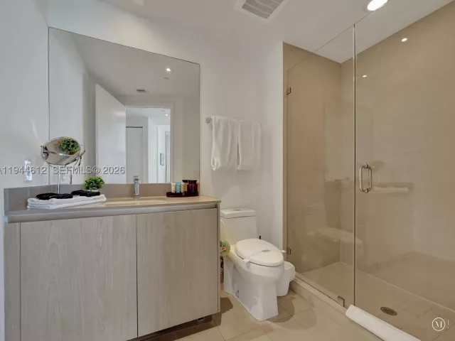 3-bedroom condo for rent in Hollywood - 4111 S Ocean Dr 1201 - MondialRealty