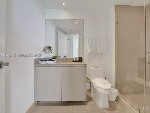 3-bedroom condo for rent in Hollywood - 4111 S Ocean Dr 1201 - MondialRealty