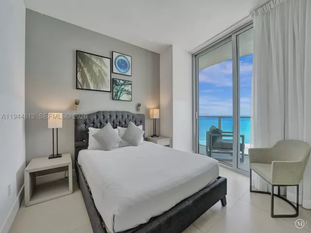 3-bedroom condo for rent in Hollywood - 4111 S Ocean Dr 1201 - MondialRealty