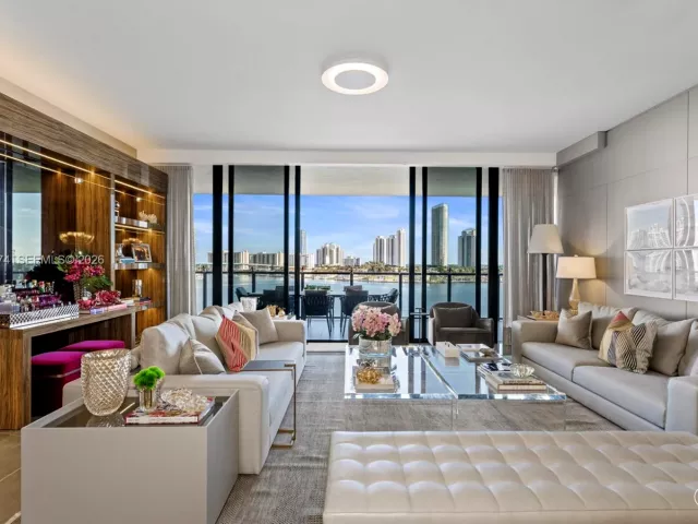 3-bedroom condo for sale in Aventura - 5500 Island Estates Dr 602 - MondialRealty