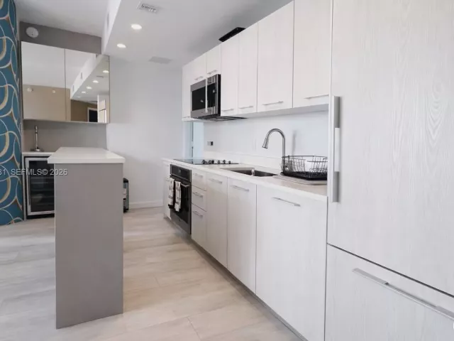 2-bedroom condo for rent in Miami - 45 SW 9th St 3008 - MondialRealty