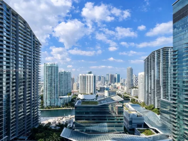 2-bedroom condo for rent in Miami - 45 SW 9th St 3008 - MondialRealty