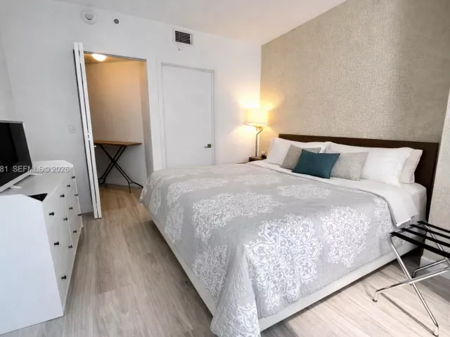 2-bedroom condo for rent in Miami - 45 SW 9th St 3008 - MondialRealty