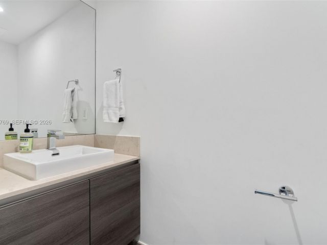 Apartment for sale  Unit #3702 - photo 7098967