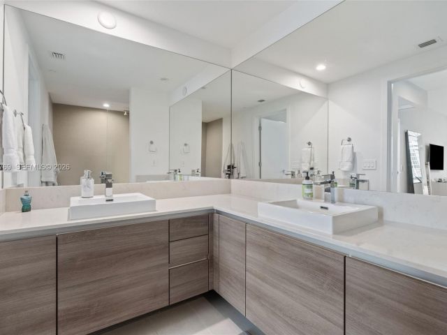 Apartment for sale  Unit #3702 - photo 7098969