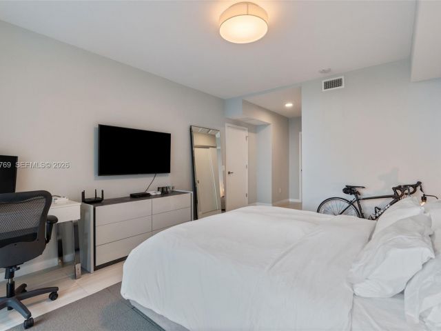 Apartment for sale  Unit #3702 - photo 7098970