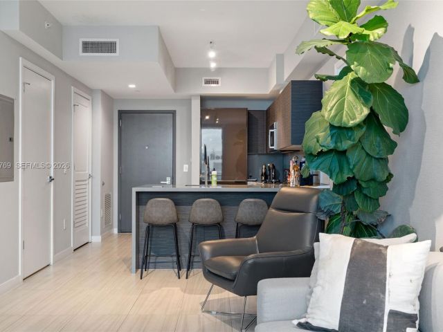 Apartment for sale  Unit #3702 - photo 7098974