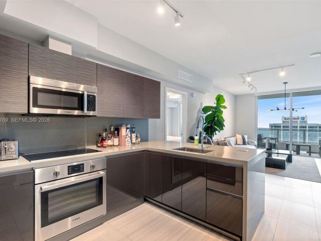 Apartment for sale  Unit #3702 - photo 7098975