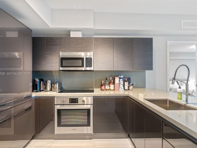 Apartment for sale  Unit #3702 - photo 7098976