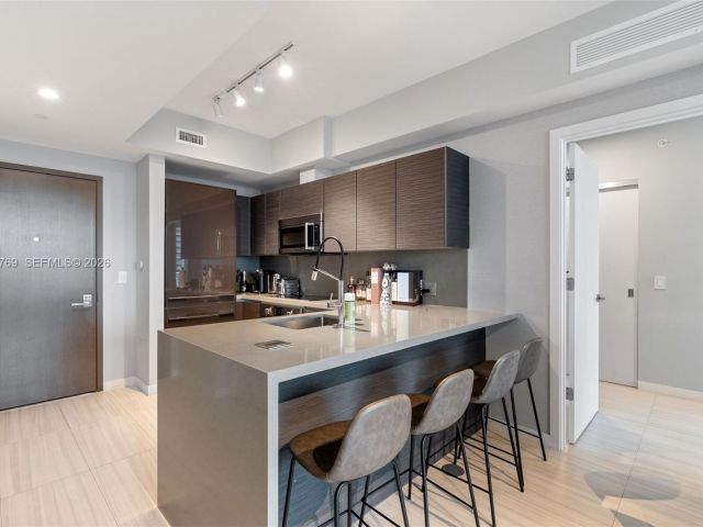 Apartment for sale  Unit #3702 - photo 7098977