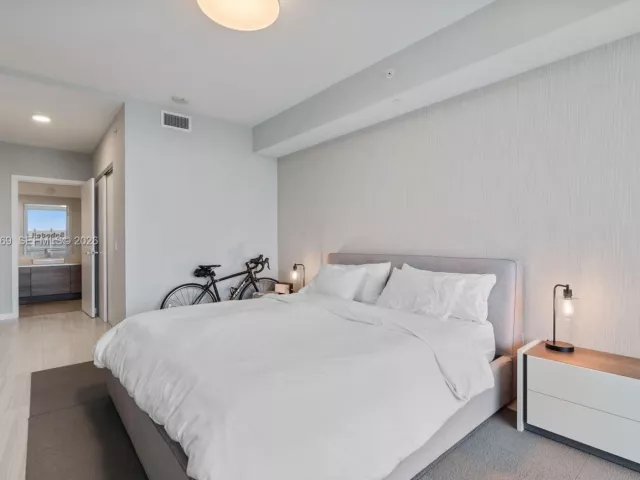 1-bedroom condo for sale in Miami - 1080 Brickell Ave 3702 - MondialRealty