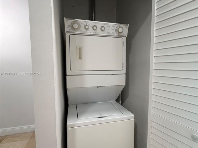 Apartment for rent  Unit #303 - photo 7506627