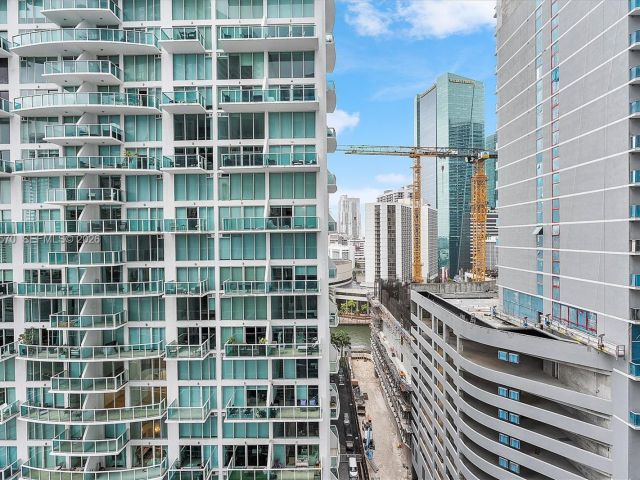 2-bedroom condo for sale in Miami - 31 SE 6th St 2008 - MondialRealty