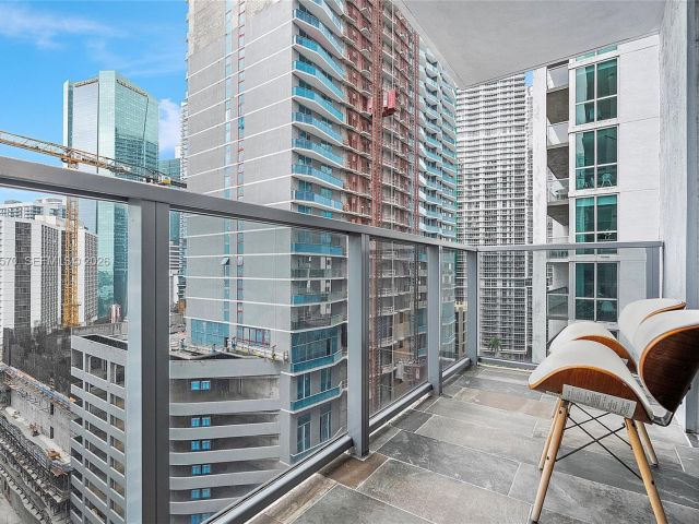 2-bedroom condo for sale in Miami - 31 SE 6th St 2008 - MondialRealty