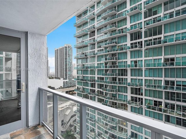 2-bedroom condo for sale in Miami - 31 SE 6th St 2008 - MondialRealty