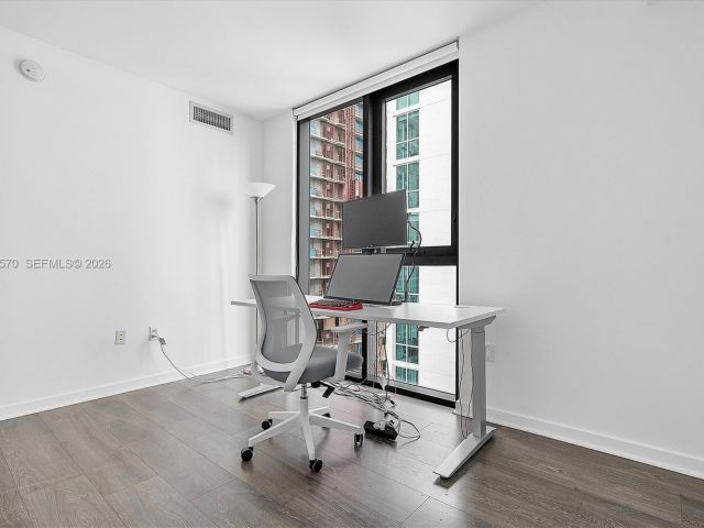 2-bedroom condo for sale in Miami - 31 SE 6th St 2008 - MondialRealty