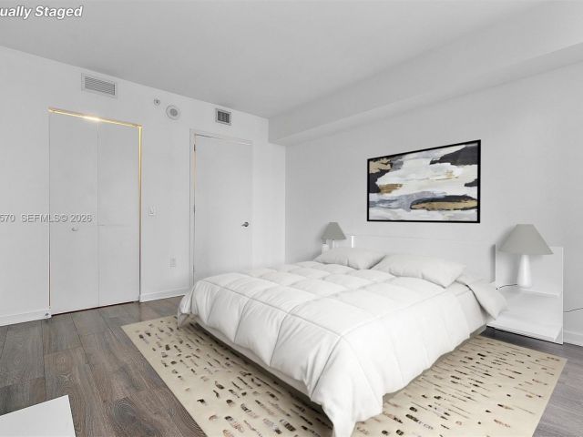 2-bedroom condo for sale in Miami - 31 SE 6th St 2008 - MondialRealty