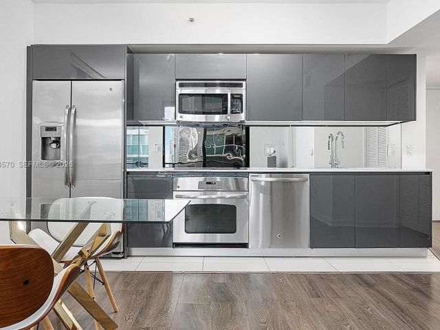 2-bedroom condo for sale in Miami - 31 SE 6th St 2008 - MondialRealty