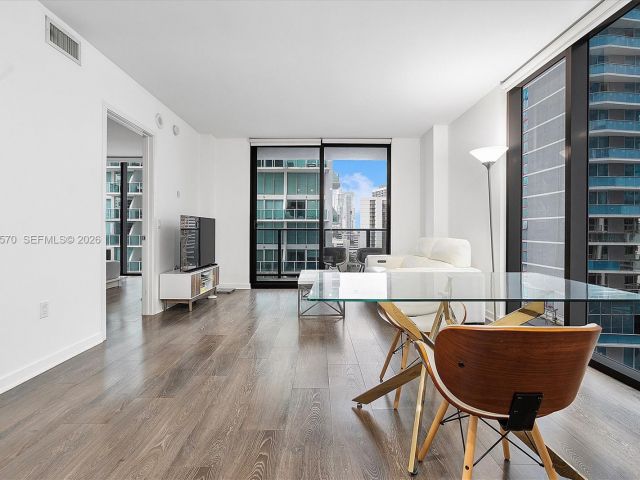 2-bedroom condo for sale in Miami - 31 SE 6th St 2008 - MondialRealty