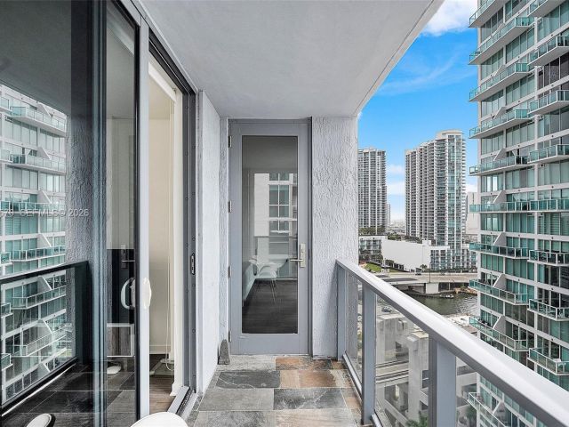 2-bedroom condo for sale in Miami - 31 SE 6th St 2008 - MondialRealty