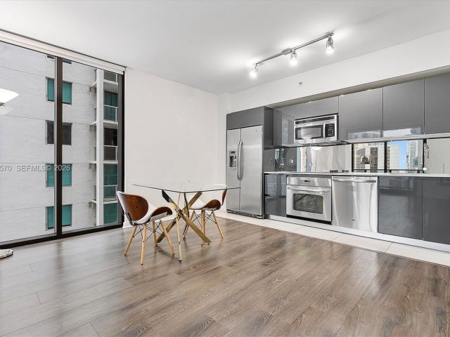 2-bedroom condo for sale in Miami - 31 SE 6th St 2008 - MondialRealty