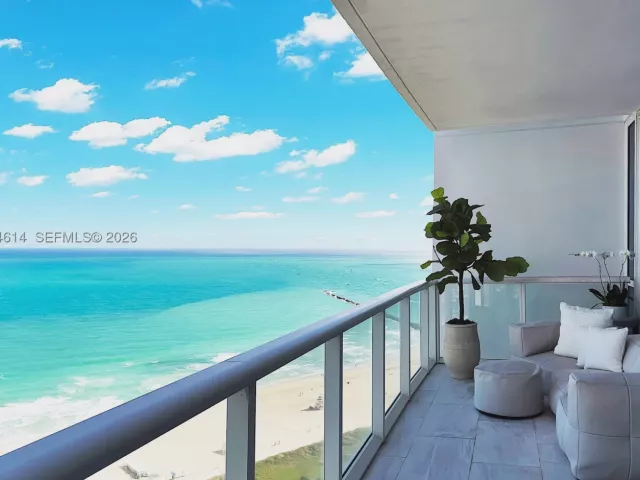2-bedroom condo for rent in Miami Beach - 100 S Pointe Dr 2407 - MondialRealty