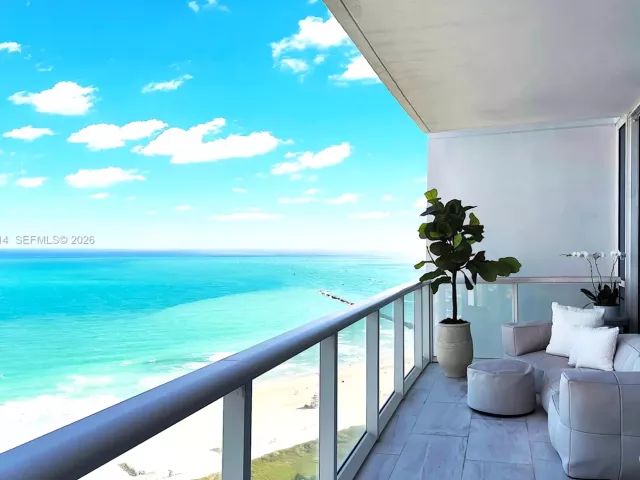2-bedroom condo for rent in Miami Beach - 100 S Pointe Dr 2407 - MondialRealty