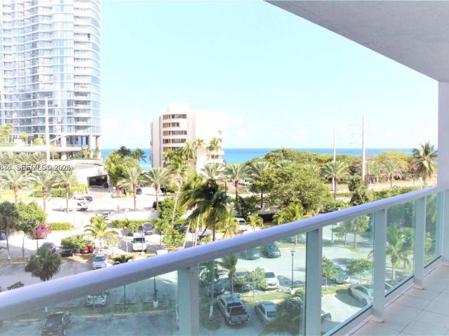 2-bedroom condo for rent in Sunny Isles Beach - 100 Bayview 514 - MondialRealty