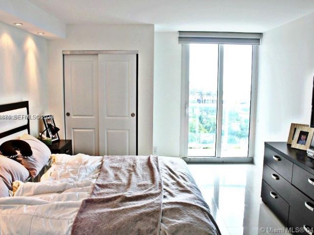 2-bedroom condo for rent in Sunny Isles Beach - 100 Bayview 514 - MondialRealty