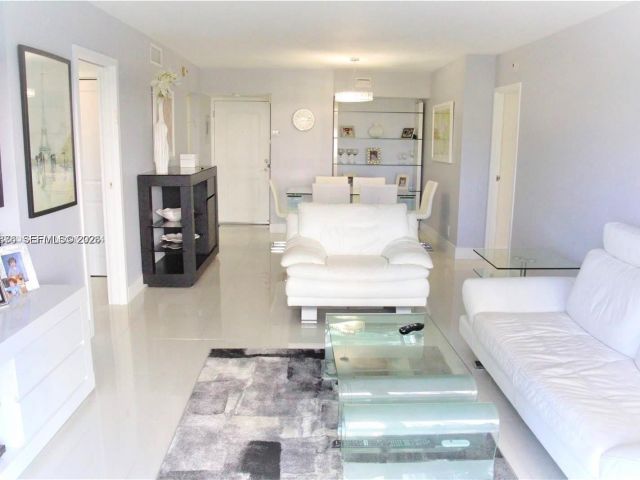 2-bedroom condo for rent in Sunny Isles Beach - 100 Bayview 514 - MondialRealty