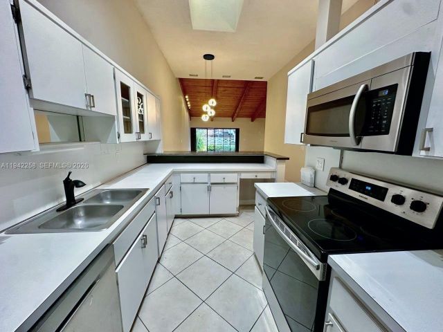 Home for rent at 2753 S Parkview Dr - photo 7146640