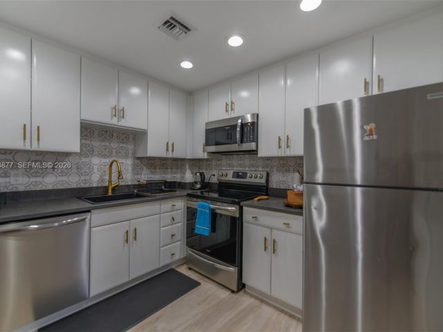 Apartment for rent  Unit #19E - photo 7108046