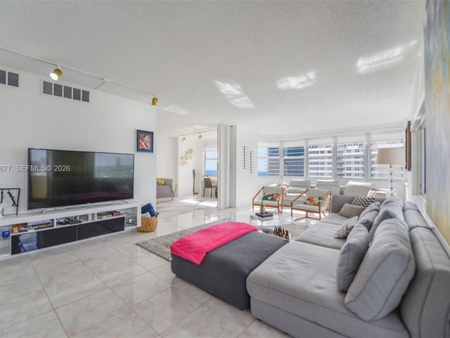 Apartment for rent  Unit #19E - photo 7108050