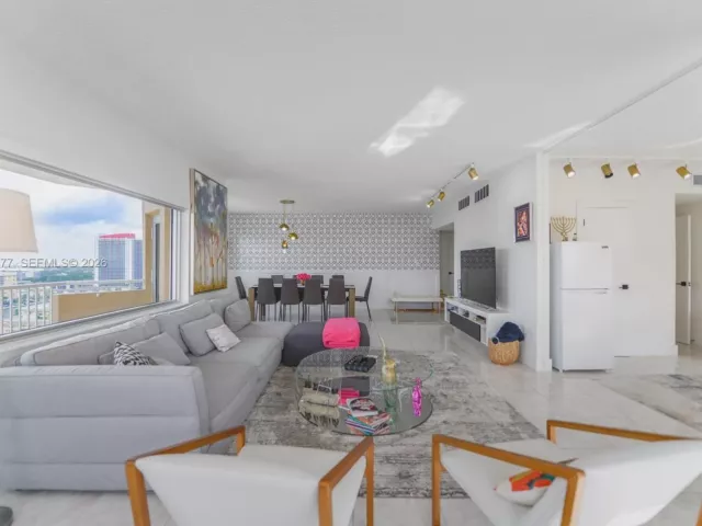 3-bedroom condo for rent in Hallandale Beach - 1950 S Ocean Dr 19E - MondialRealty