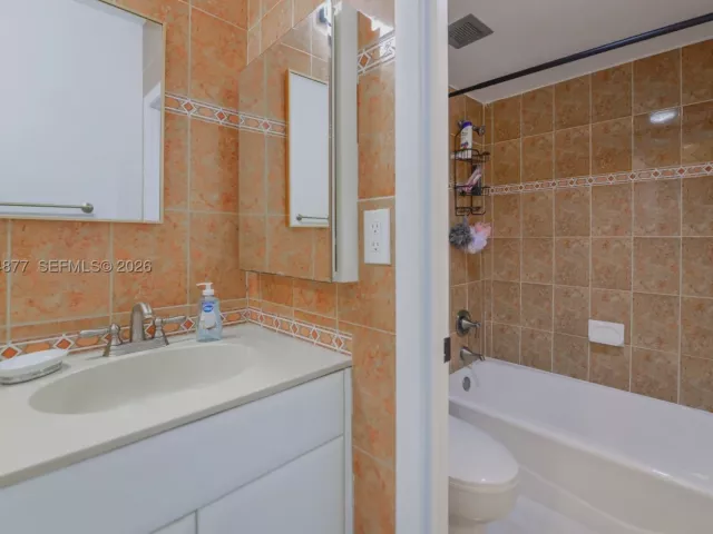 3-bedroom condo for rent in Hallandale Beach - 1950 S Ocean Dr 19E - MondialRealty