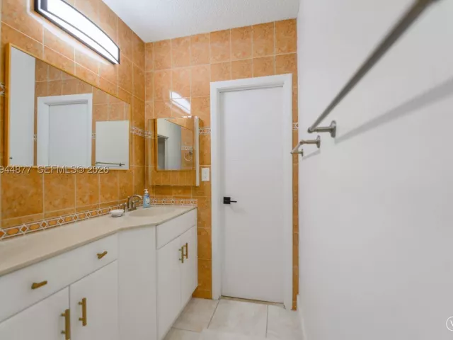 3-bedroom condo for rent in Hallandale Beach - 1950 S Ocean Dr 19E - MondialRealty