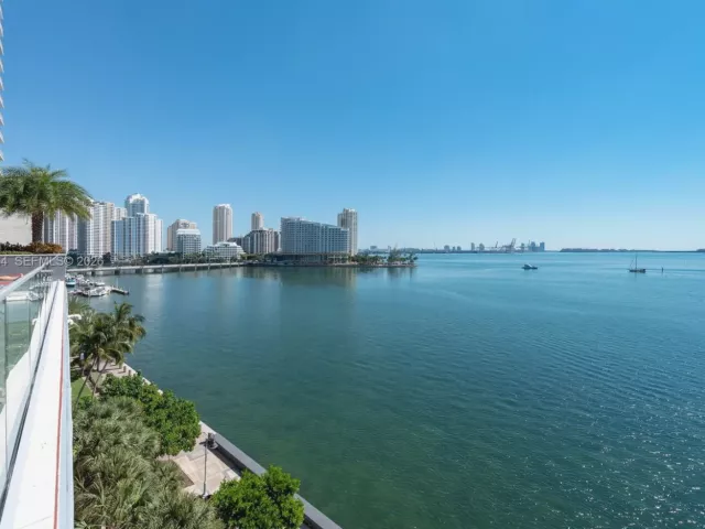 2-bedroom condo for sale in Miami - 1155 Brickell Bay Dr 3403 - MondialRealty