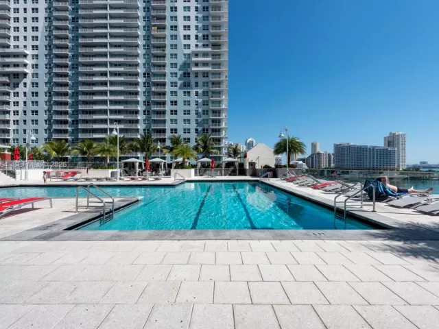 2-bedroom condo for sale in Miami - 1155 Brickell Bay Dr 3403 - MondialRealty
