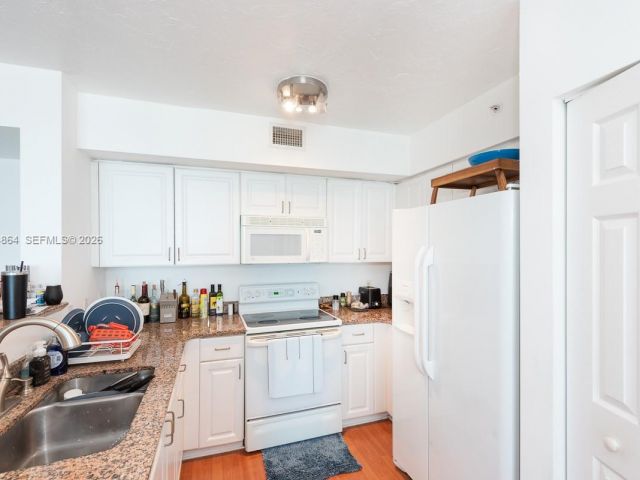 Apartment for sale  Unit #3403 - photo 7116295