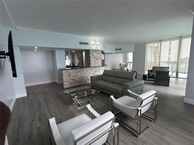 Apartment for rent  Unit #PH11 - photo 7116561