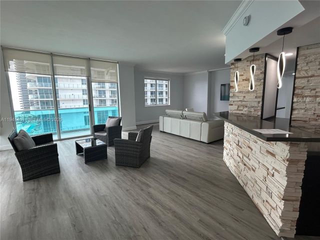 Apartment for rent  Unit #PH11 - photo 7116562