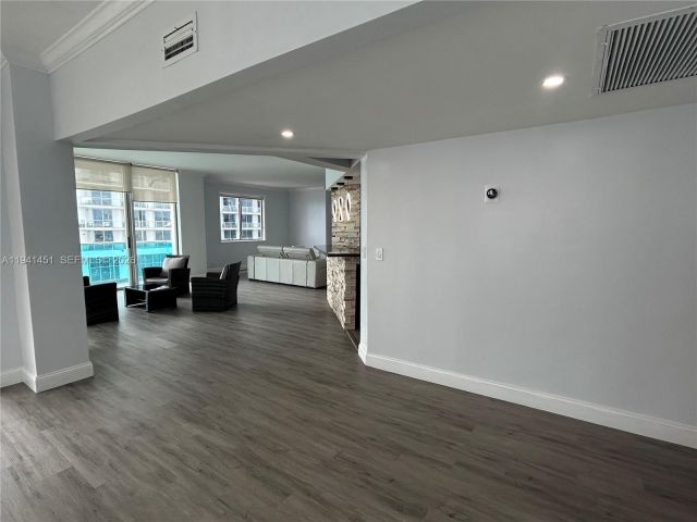 Apartment for rent  Unit #PH11 - photo 7116564