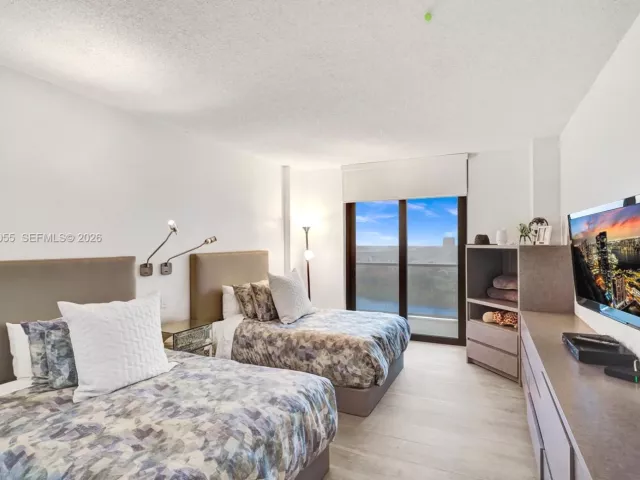 Apartment for sale  Unit #1002 - photo 7113231