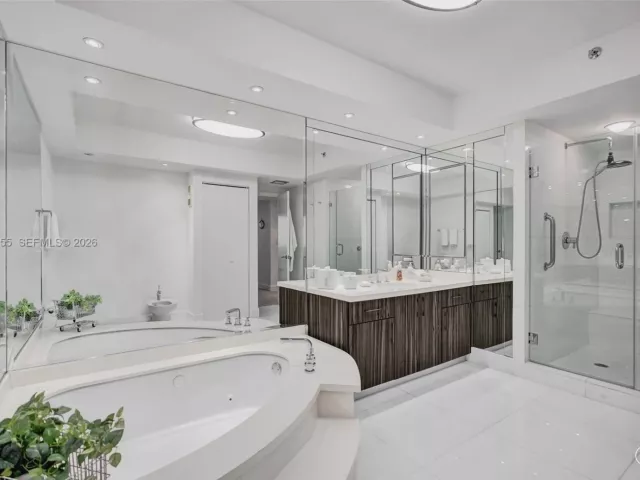 Apartment for sale  Unit #1002 - photo 7113232