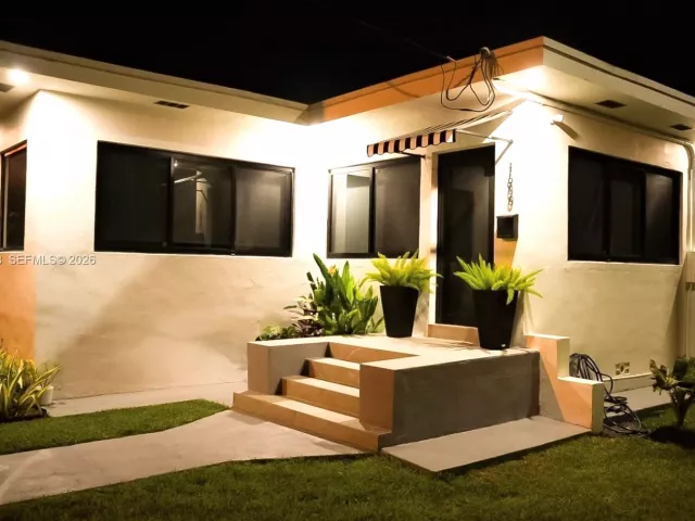 3-bedroom home for rent in Miami - 1600 SW 17th Ave - MondialRealty