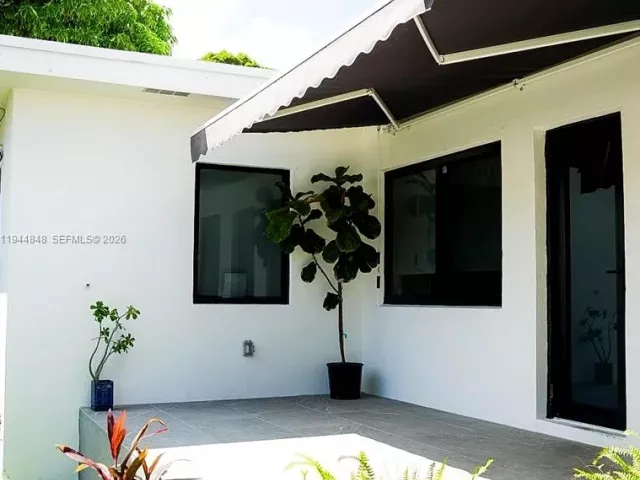 3-bedroom home for rent in Miami - 1600 SW 17th Ave - MondialRealty