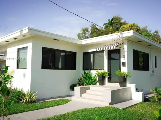 3-bedroom home for rent in Miami - 1600 SW 17th Ave - MondialRealty