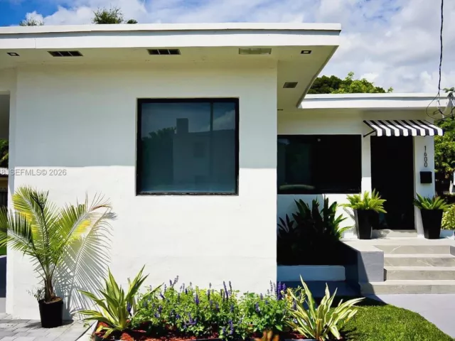 3-bedroom home for rent in Miami - 1600 SW 17th Ave - MondialRealty